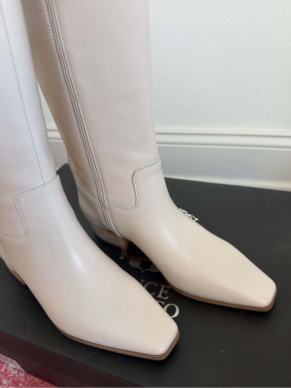 Vince Camuto Women’s Tall Cream Leather Boots Sz 7 - Picture 10 of 10